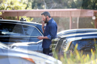 EXKLUSIV - Ben Affleck besteigt einen Privat Jet in Pacific Palisades