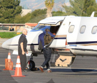 EXKLUSIV - Ben Affleck besteigt einen Privat Jet in Pacific Palisades