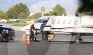 EXKLUSIV - Ben Affleck besteigt einen Privat Jet in Pacific Palisades