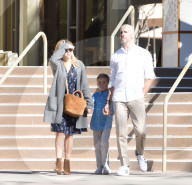 EXKLUSIV - Reese Witherspoon geht mit Jim Toth und Tennessee in die Kirche