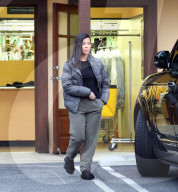 PEOPLE - Not very stylish: Kourtney Kardashian in Schlappen in Calabasas unterwegs