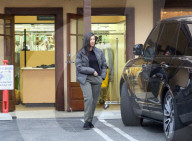 PEOPLE - Not very stylish: Kourtney Kardashian in Schlappen in Calabasas unterwegs