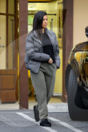 PEOPLE - Not very stylish: Kourtney Kardashian in Schlappen in Calabasas unterwegs