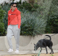 PEOPLE - Kristen Stewart führt ihren Hund Gassi in LA