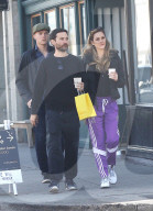 EXKLUSIV - Tobey Maguire und Tatiana Dieteman in Venice unterwegs