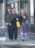 EXKLUSIV - Tobey Maguire und Tatiana Dieteman in Venice unterwegs