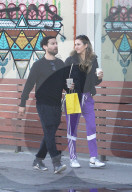 EXKLUSIV - Tobey Maguire und Tatiana Dieteman in Venice unterwegs