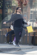EXKLUSIV - Tobey Maguire und Tatiana Dieteman in Venice unterwegs