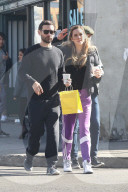 EXKLUSIV - Tobey Maguire und Tatiana Dieteman in Venice unterwegs