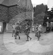 RETRO - England: Horn Dance in der 50er Jahren