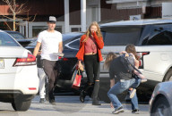 EXKLUSIV - Chris Martin mit Apple und Moses in Brentwood unterwegs