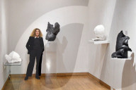 NEWS - 'Nicole Farhi: Folds' Ausstellung in London