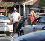 EXKLUSIV - Chris Martin mit Apple und Moses in Brentwood unterwegs