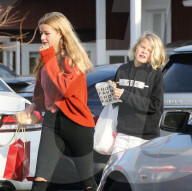 EXKLUSIV - Chris Martin mit Apple und Moses in Brentwood unterwegs