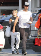 EXKLUSIV - Chris Martin mit Apple und Moses in Brentwood unterwegs
