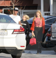 EXKLUSIV - Chris Martin mit Apple und Moses in Brentwood unterwegs