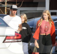 EXKLUSIV - Chris Martin mit Apple und Moses in Brentwood unterwegs