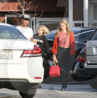 EXKLUSIV - Chris Martin mit Apple und Moses in Brentwood unterwegs