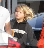 EXKLUSIV - Chris Martin mit Apple und Moses in Brentwood unterwegs