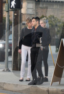 EXKLUSIV - Rami Malek mit Mamma und Freundin in Venice unterwegs