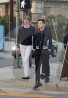 EXKLUSIV - Rami Malek mit Mamma und Freundin in Venice unterwegs