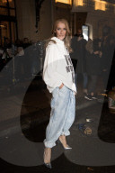 PEOPLE - Celine Dion steht in Paris für L'Oreal vor der Linse