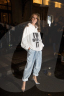 PEOPLE - Celine Dion steht in Paris für L'Oreal vor der Linse