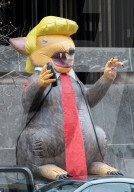 NEWS - Trump-Vertrauter Stone bekennt sich in Russland-Affäre nicht schuldig