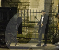 PEOPLE - David Beckham geht mit Freunden in London essen