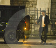 PEOPLE - David Beckham geht mit Freunden in London essen