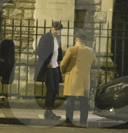 PEOPLE - David Beckham geht mit Freunden in London essen