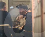 PEOPLE - David Beckham geht mit Freunden in London essen