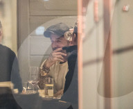 PEOPLE - David Beckham geht mit Freunden in London essen