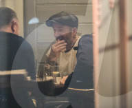 PEOPLE - David Beckham geht mit Freunden in London essen
