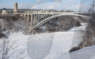 FEATURE - Die gefrorenen Niagara-Fälle 