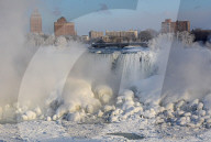 FEATURE - Die gefrorenen Niagara-Fälle 