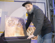 PEOPLE - Jan Böhmermann verewigt seine Handabdrücke in der Mall of Fame in Bremen