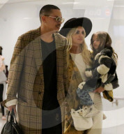 EXKLUSIV - Ashlee Simpson landet mit Sack und Pack in Los Angeles