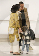 EXKLUSIV - Ashlee Simpson landet mit Sack und Pack in Los Angeles