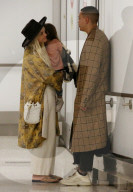 EXKLUSIV - Ashlee Simpson landet mit Sack und Pack in Los Angeles