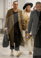 EXKLUSIV - Ashlee Simpson landet mit Sack und Pack in Los Angeles
