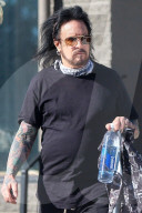 PEOPLE - Nikki Sixx verlŠsst das BrŠunungsstudio