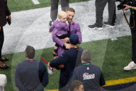 PEOPLE - Conor McGregor besucht mit dem Nachwuchs das Super Bowl Spiel