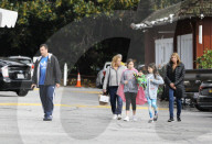 PEOPLE - Adam Sandler kauft Spielzeug mit den Kids