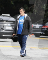 PEOPLE - Adam Sandler kauft Spielzeug mit den Kids