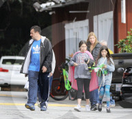 PEOPLE - Adam Sandler kauft Spielzeug mit den Kids