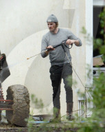 EXKLUSIV - Pure Männlichkeit: Dax Shepard putzt sein Quad mit Hochdruck
