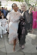 PEOPLE - Promis bei der Rodarte Modenschau in New York