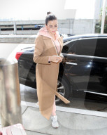 PEOPLE - Pretty in Pink: Jenna Dewan verreist im Casual-Style