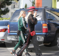 PEOPLE - Laeticia Hallyday bummelt mit ihrer Mutter in Los Angeles